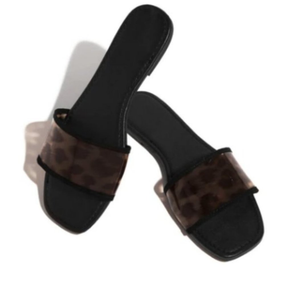 Leopard Strap Slide in Black - Picture 2 of 8